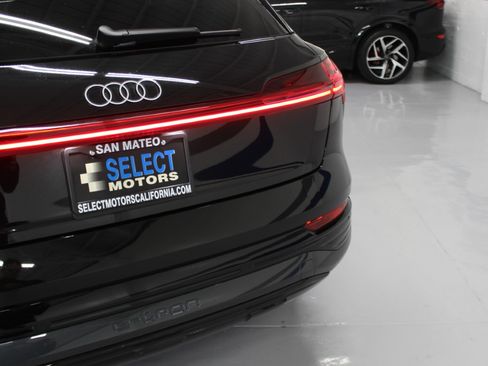 Used 2024 Audi Q8 e-tron Premium image 9