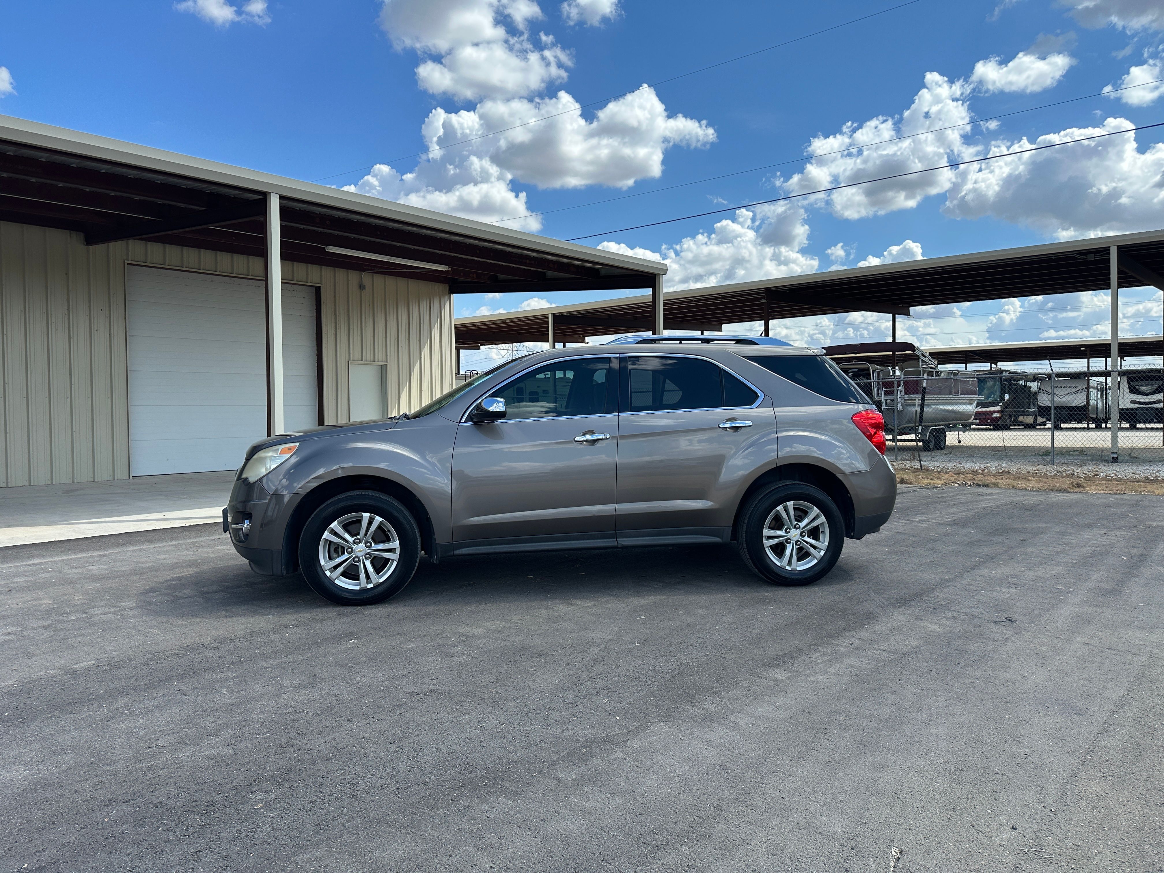 Used 2011 Chevrolet Equinox 2WD LTZ image 2