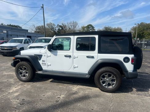 Used 2020 Jeep Wrangler Freedom Edition image 2