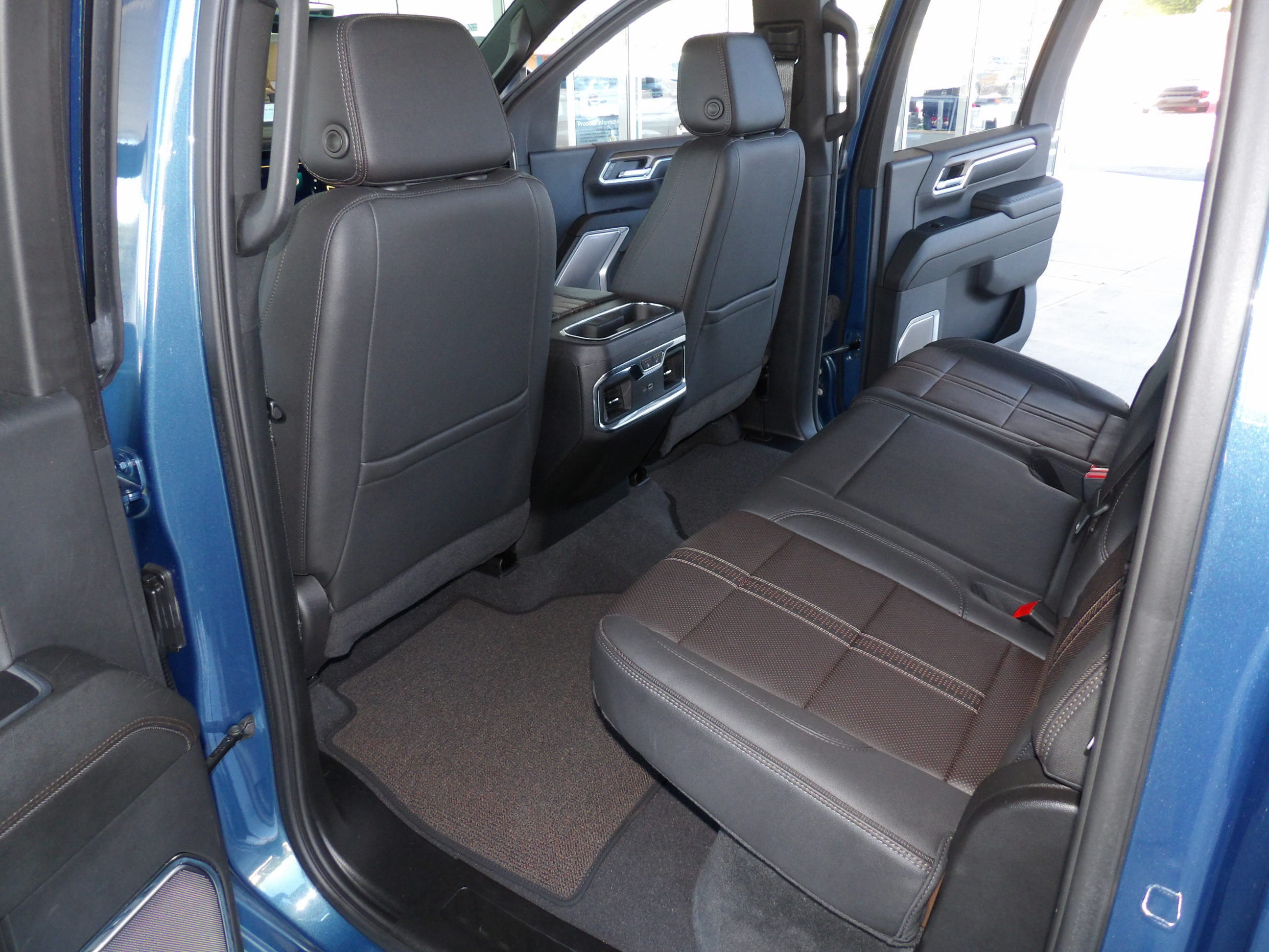 Used 2024 Chevrolet Silverado 3500 4x4 Crew Cab High Country image 25