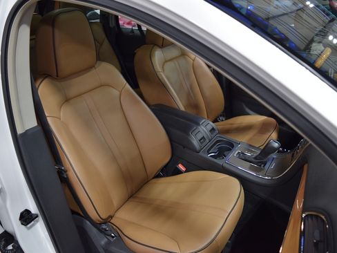 Used 2011 Lincoln MKX AWD w/ Elite Package image 26