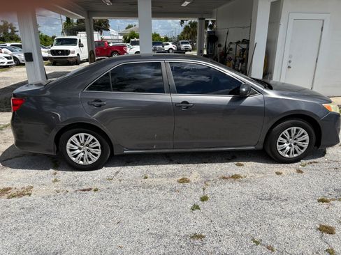 Used 2013 Toyota Camry SE Sedan FWD image 15