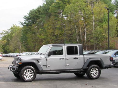 Used 2020 Jeep Gladiator Sport image 3