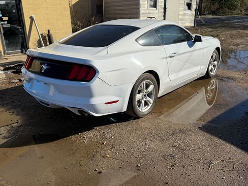 Used 2016 Ford Mustang image 2