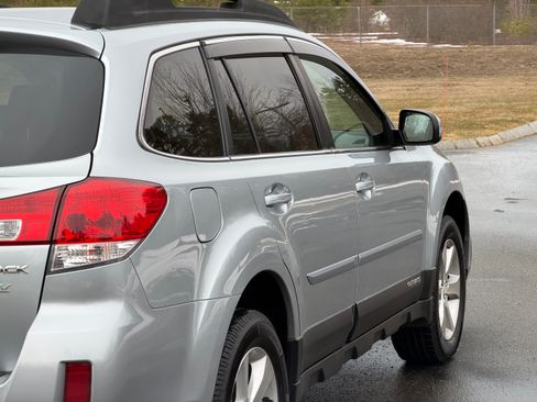 Used 2013 Subaru Outback 2.5i Limited image 9