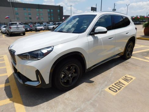 Used 2025 BMW X1 xDrive28i image 4