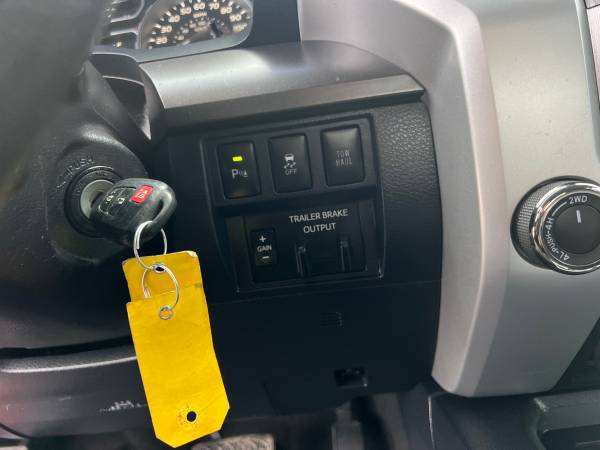 Used 2018 Toyota Tundra SR5 AWD/4WD image 21
