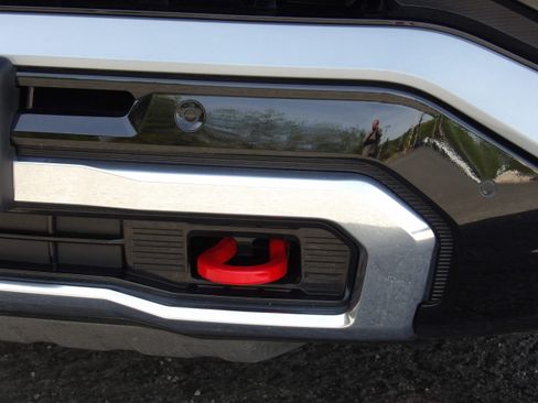 Used 2025 Chevrolet Suburban Z71 image 11