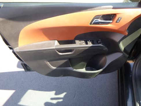 Used 2016 Chevrolet Sonic LT image 10