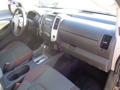 Used 2011 Nissan Frontier PRO-4X image 37