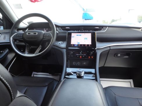 Used 2022 Jeep Grand Cherokee L 4WD Limited image 23