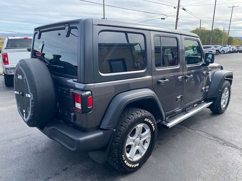 Used 2018 Jeep Wrangler Unlimited Sport image 7