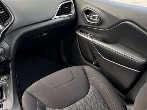 Used 2019 Jeep Cherokee Latitude image 10