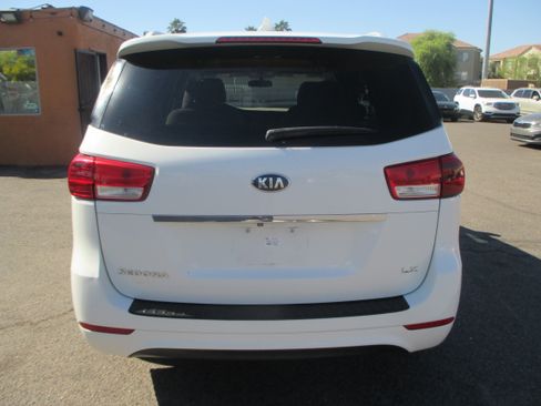 Used 2015 Kia Sedona EX image 10