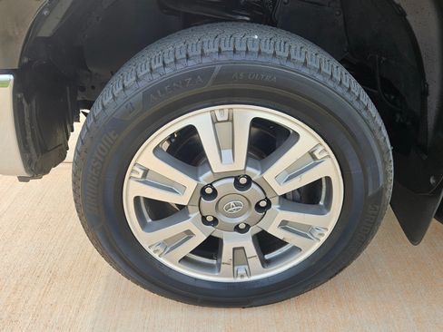 Used 2017 Toyota Tundra 4x4 CrewMax image 7