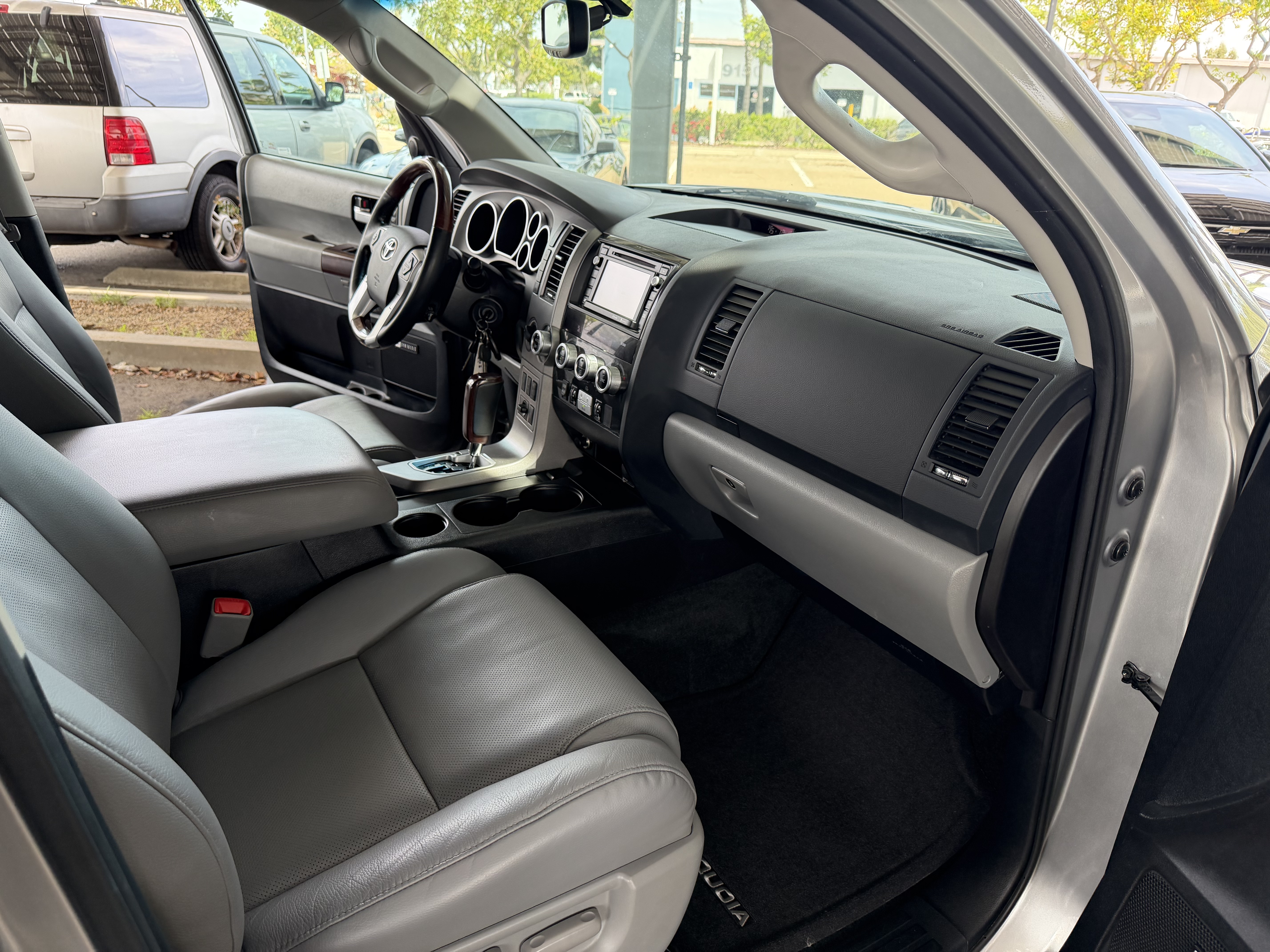 Used 2016 Toyota Sequoia Platinum AWD/4WD image 32