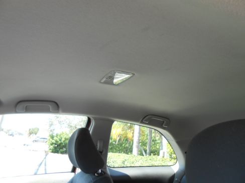 Used 2010 Toyota Yaris 2-Door Hatchback FWD image 12