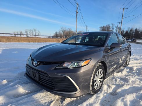Used 2023 Toyota Camry LE image 5