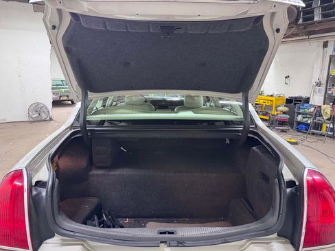 Used 2004 Lincoln Town Car Ultimate image 33