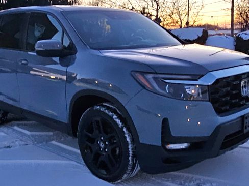 Used 2023 Honda Passport EX-L image 2