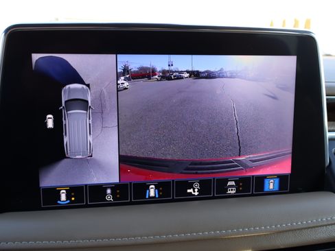 Used 2021 Chevrolet Suburban Premier image 32