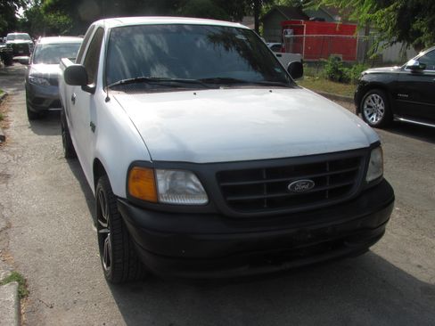 Used 2004 Ford F150 image 2
