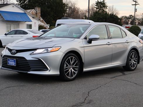 Used 2023 Toyota Camry XLE image 4