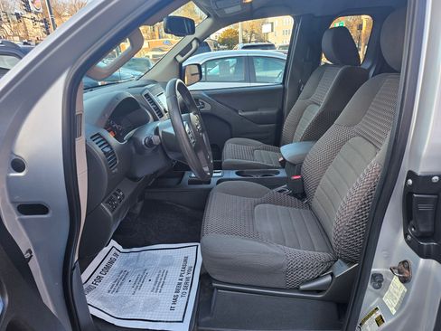 Used 2015 Nissan Frontier SV image 19