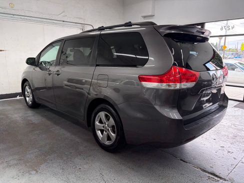 Used 2012 Toyota Sienna LE FWD image 5