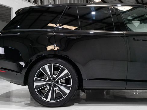 Used 2025 Land Rover Range Rover SE image 13
