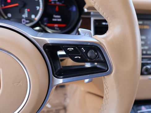 Used 2016 Porsche Macan Turbo image 23