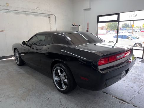 Used 2010 Dodge Challenger SE RWD image 6
