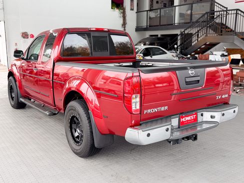 Used 2020 Nissan Frontier SV image 6