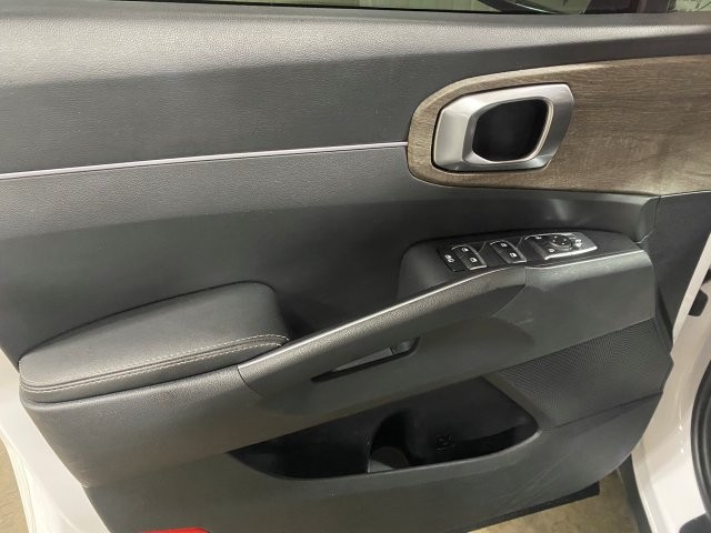 Used 2023 Kia Sorento AWD X-Line EX image 9