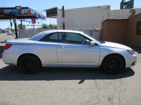 Used 2012 Chrysler 200 S Convertible FWD image 1