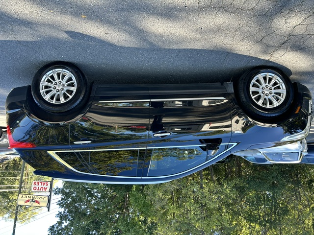 Used 2018 Cadillac XT5 FWD image 2