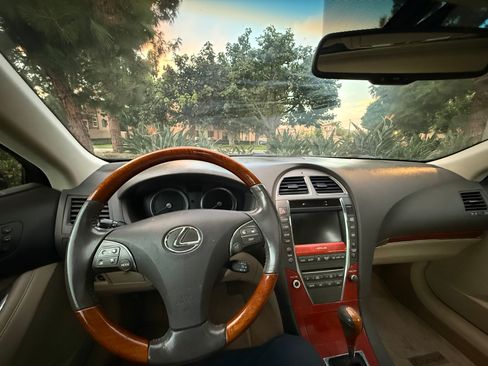 Used 2012 Lexus ES 350 w/ Luxury Pkg & Navigation FWD image 23