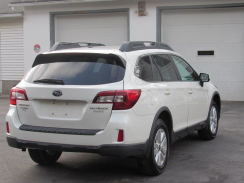 Used 2015 Subaru Outback 2.5i Premium image 7