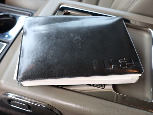 Used 2005 HUMMER H2 Adventure image 32