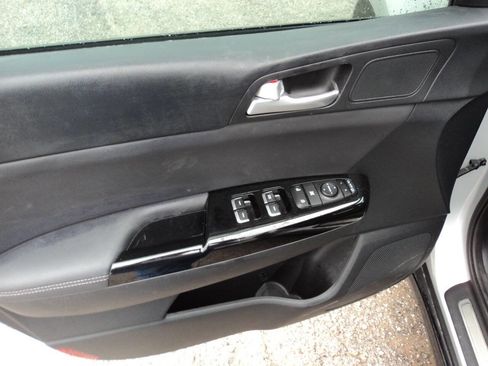 Used 2022 Kia Sportage Nightfall Edition image 17