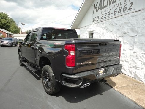 Used 2022 Chevrolet Silverado 1500 4x4 Crew Cab Custom Trail Boss image 11