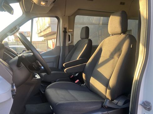 Used 2015 Ford Transit 150 XLT image 6