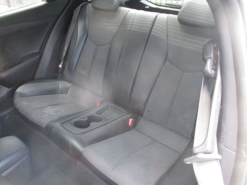 Used 2016 Hyundai Veloster FWD image 10
