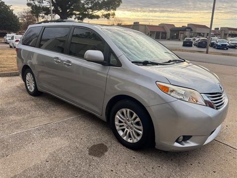 Used 2015 Toyota Sienna image 5