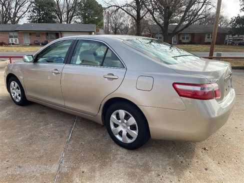 Used 2007 Toyota Camry LE image 2