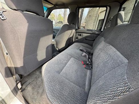 Used 2000 Nissan Frontier SE image 13