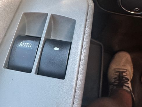 Used 2014 Chevrolet Express 2500 LT image 10