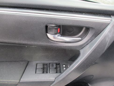 Used 2018 Toyota Corolla LE FWD image 14