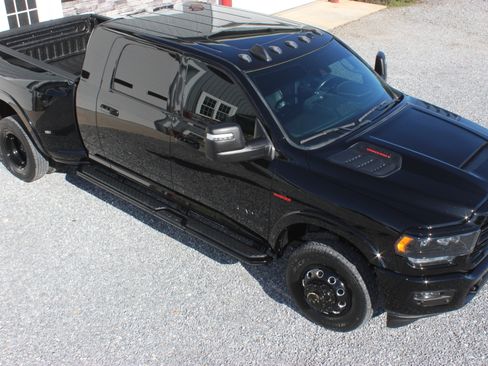 Used 2023 RAM 3500 Limited image 9