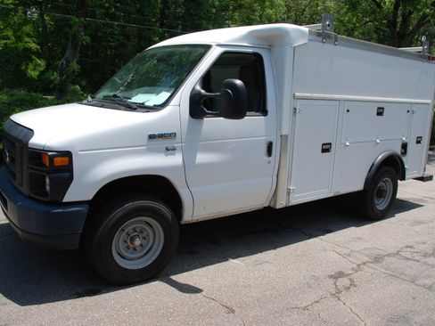 Used 2015 Ford E-350 and Econoline 350 image 1